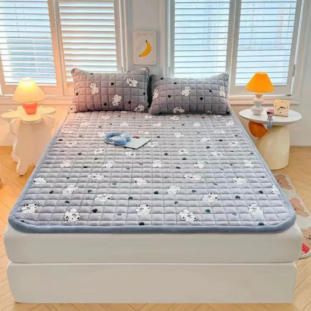 Double Thickened Fitted Mattress Topper, Quilted Mattress Cover, Mattress Protector with Elastic Strap