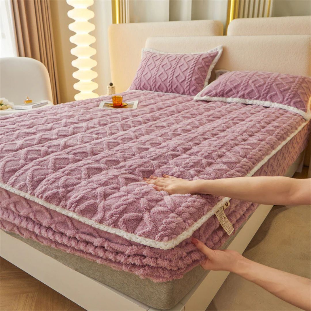 Cozy Coral Fleece Fitted Bedsheets with 2 Pillowcase - Soft Quilted Mattress Cover for Comfort