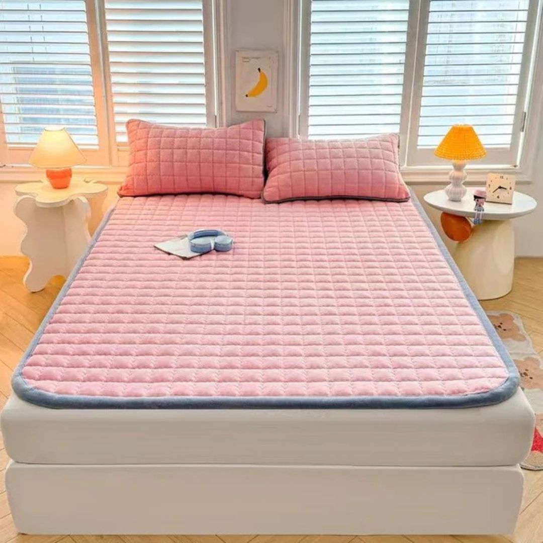 Double Thickened Fitted Mattress Topper, Quilted Mattress Cover, Mattress Protector with Elastic Strap