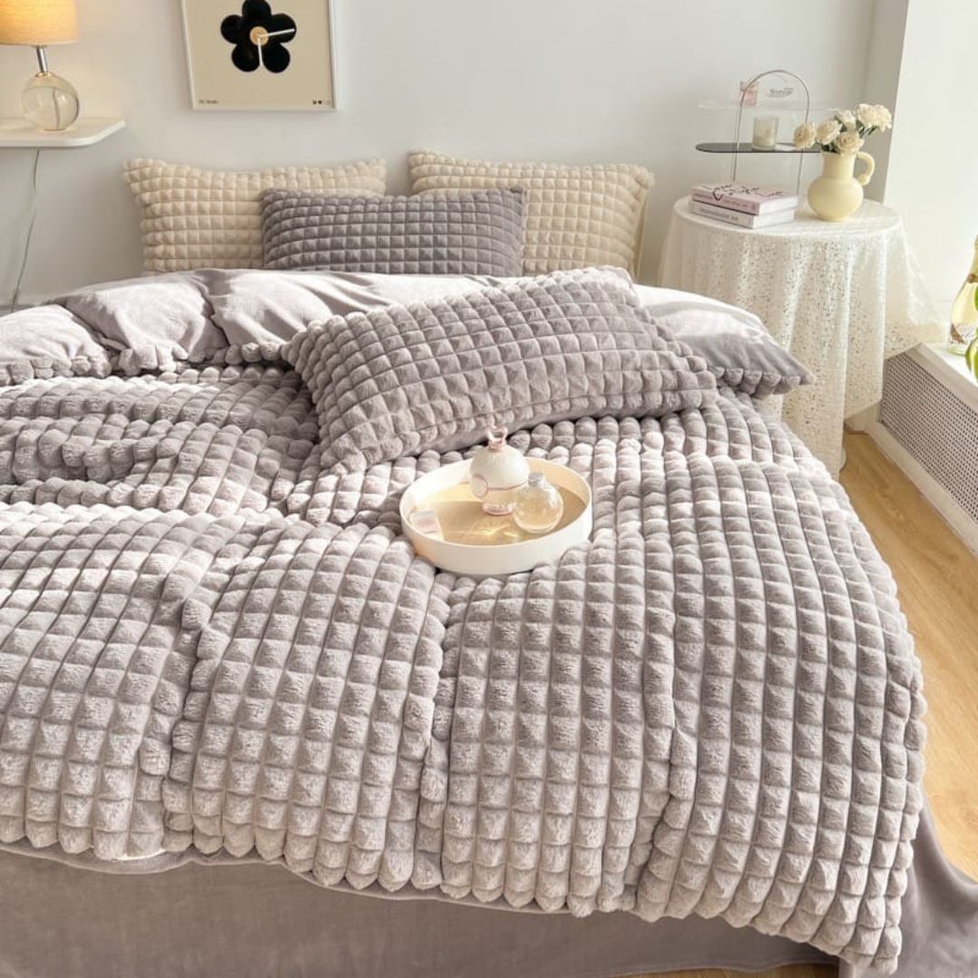 Fluffy Winter Four Piece Duvet Cover Bedding Set, Fitted Size Bedsheet with Zipper Closure Pillowcases