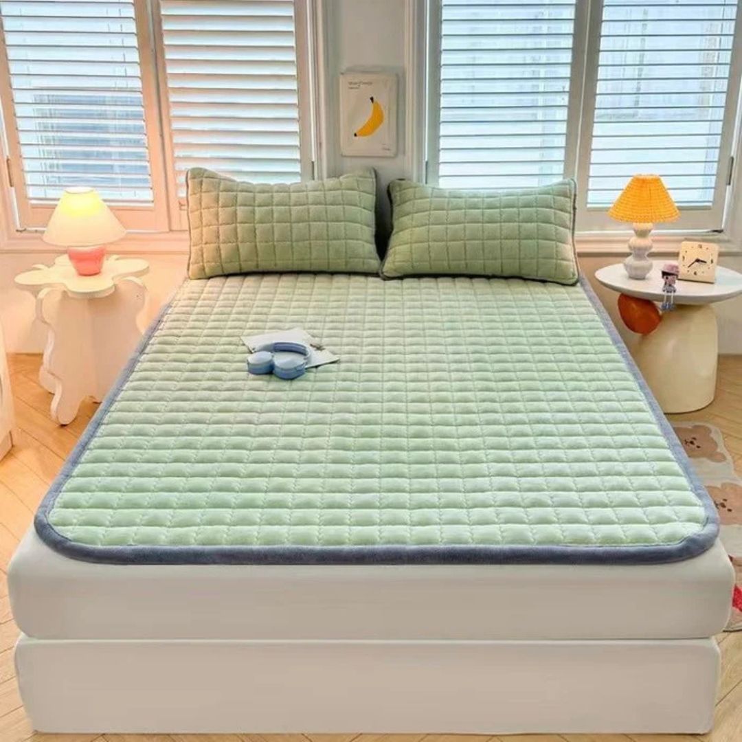 Double Thickened Fitted Mattress Topper, Quilted Mattress Cover, Mattress Protector with Elastic Strap