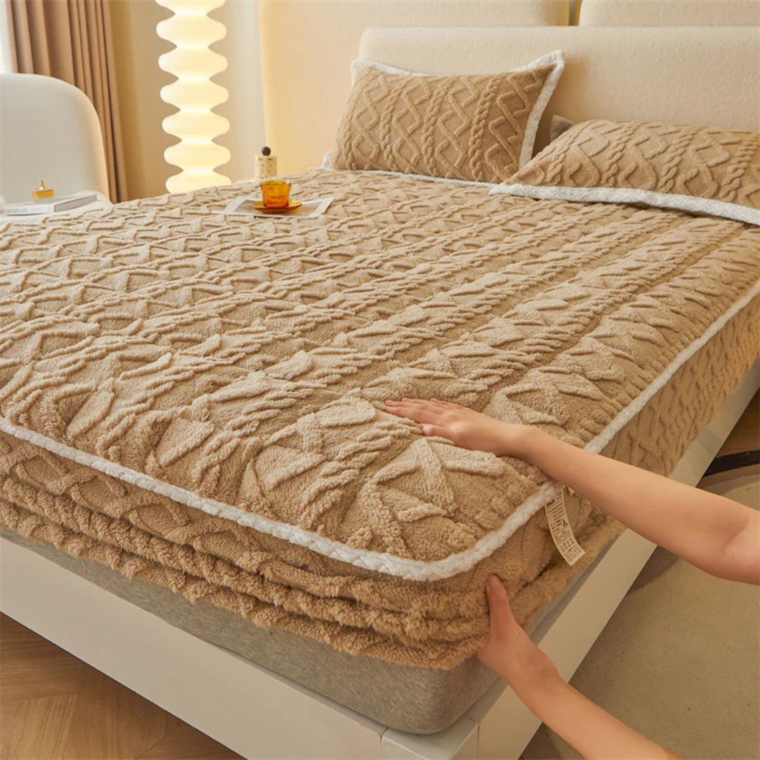 Cozy Coral Fleece Fitted Bedsheets with 2 Pillowcase - Soft Quilted Mattress Cover for Comfort