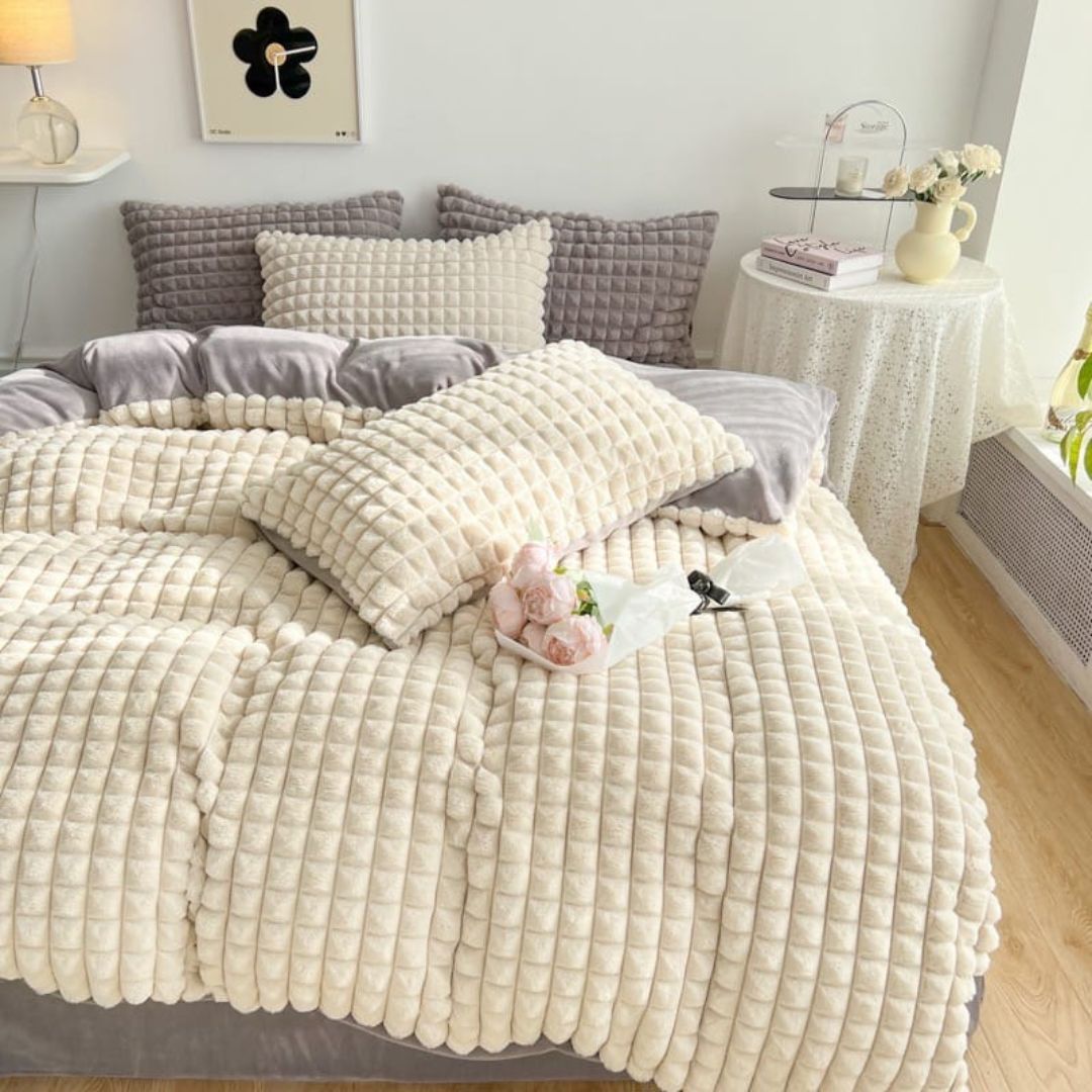 Fluffy Winter Four Piece Duvet Cover Bedding Set, Fitted Size Bedsheet with Zipper Closure Pillowcases