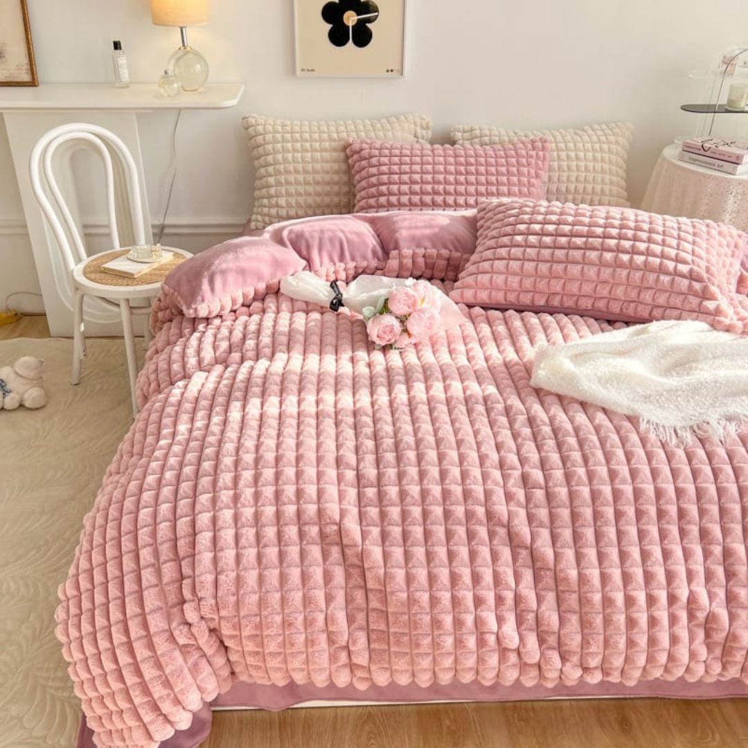 Fluffy Winter Four Piece Duvet Cover Bedding Set, Fitted Size Bedsheet with Zipper Closure Pillowcases