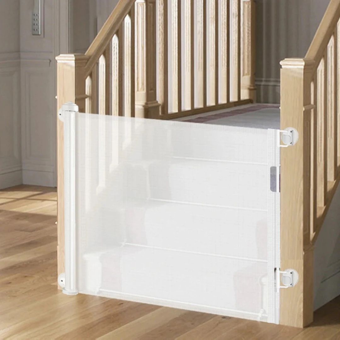 Retractable Baby and Pet Safety Gate - Ideal for Stairs, Corridors, Doors, Indoors, and Outdoors