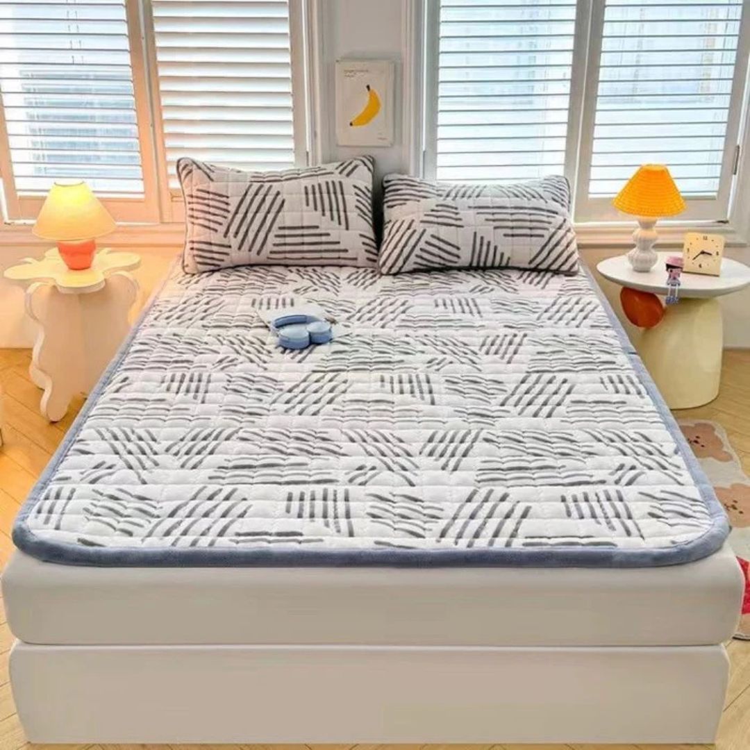 Double Thickened Fitted Mattress Topper, Quilted Mattress Cover, Mattress Protector with Elastic Strap