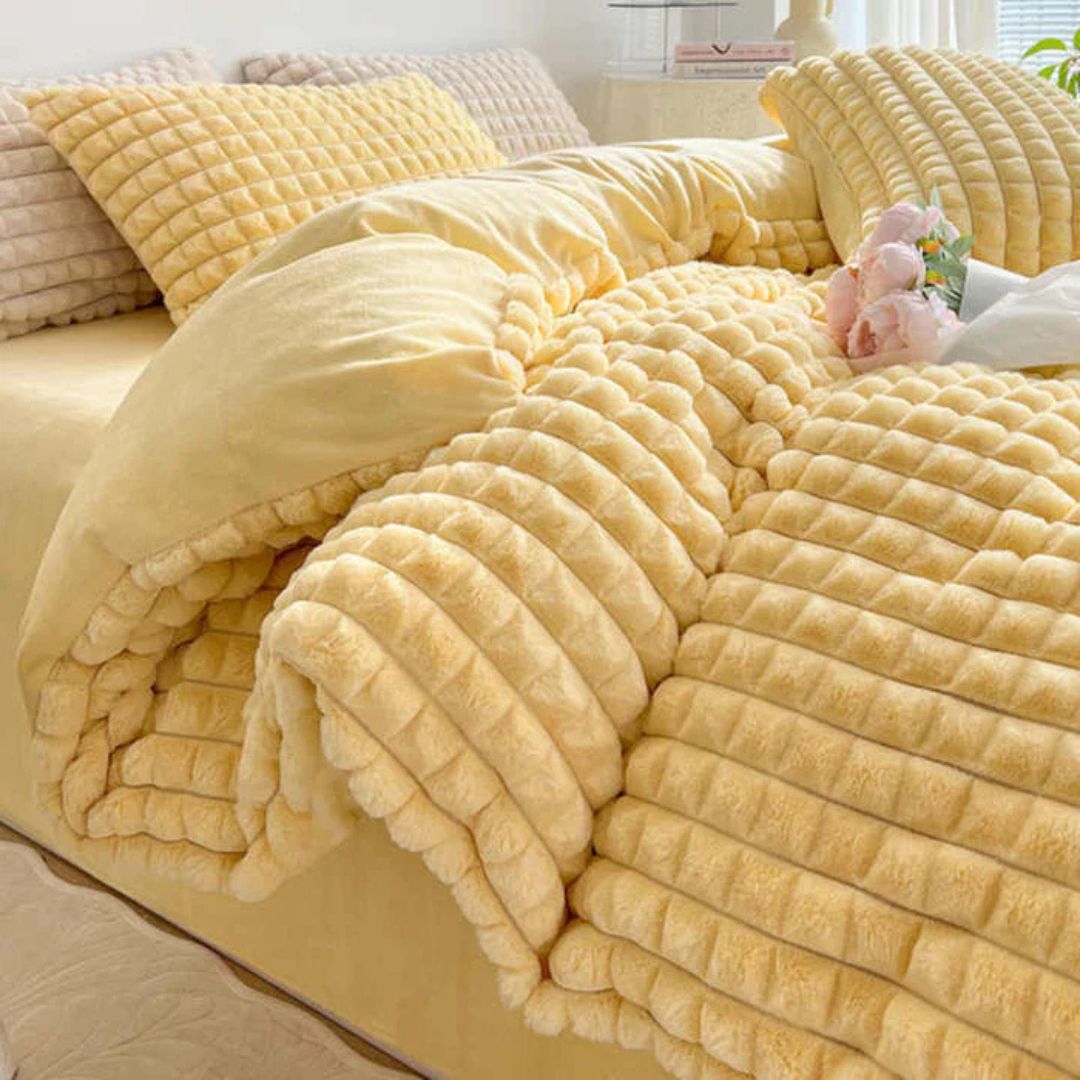 Fluffy Winter Four Piece Duvet Cover Bedding Set, Fitted Size Bedsheet with Zipper Closure Pillowcases