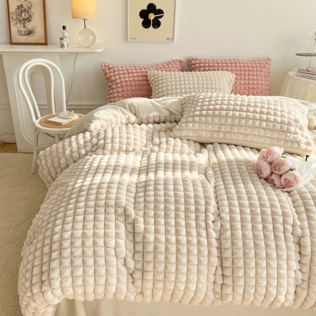 Fluffy Winter Four Piece Duvet Cover Bedding Set, Fitted Size Bedsheet with Zipper Closure Pillowcases
