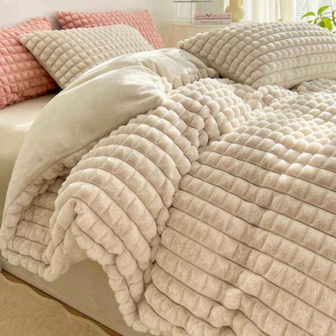 Fluffy Winter Four Piece Duvet Cover Bedding Set, Fitted Size Bedsheet with Zipper Closure Pillowcases