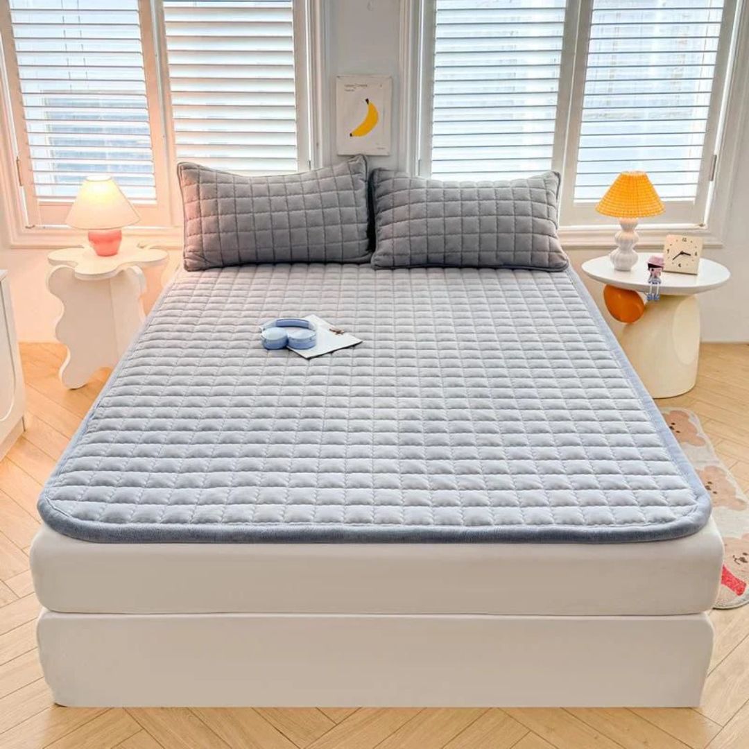 Double Thickened Fitted Mattress Topper, Quilted Mattress Cover, Mattress Protector with Elastic Strap