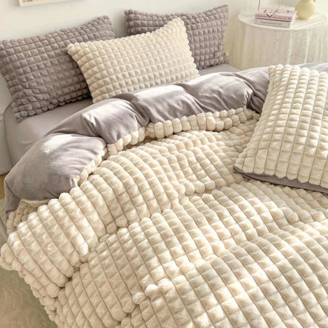Fluffy Winter Four Piece Duvet Cover Bedding Set, Fitted Size Bedsheet with Zipper Closure Pillowcases