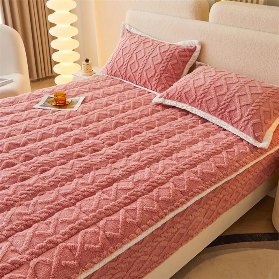 Cozy Coral Fleece Fitted Bedsheets with 2 Pillowcase - Soft Quilted Mattress Cover for Comfort