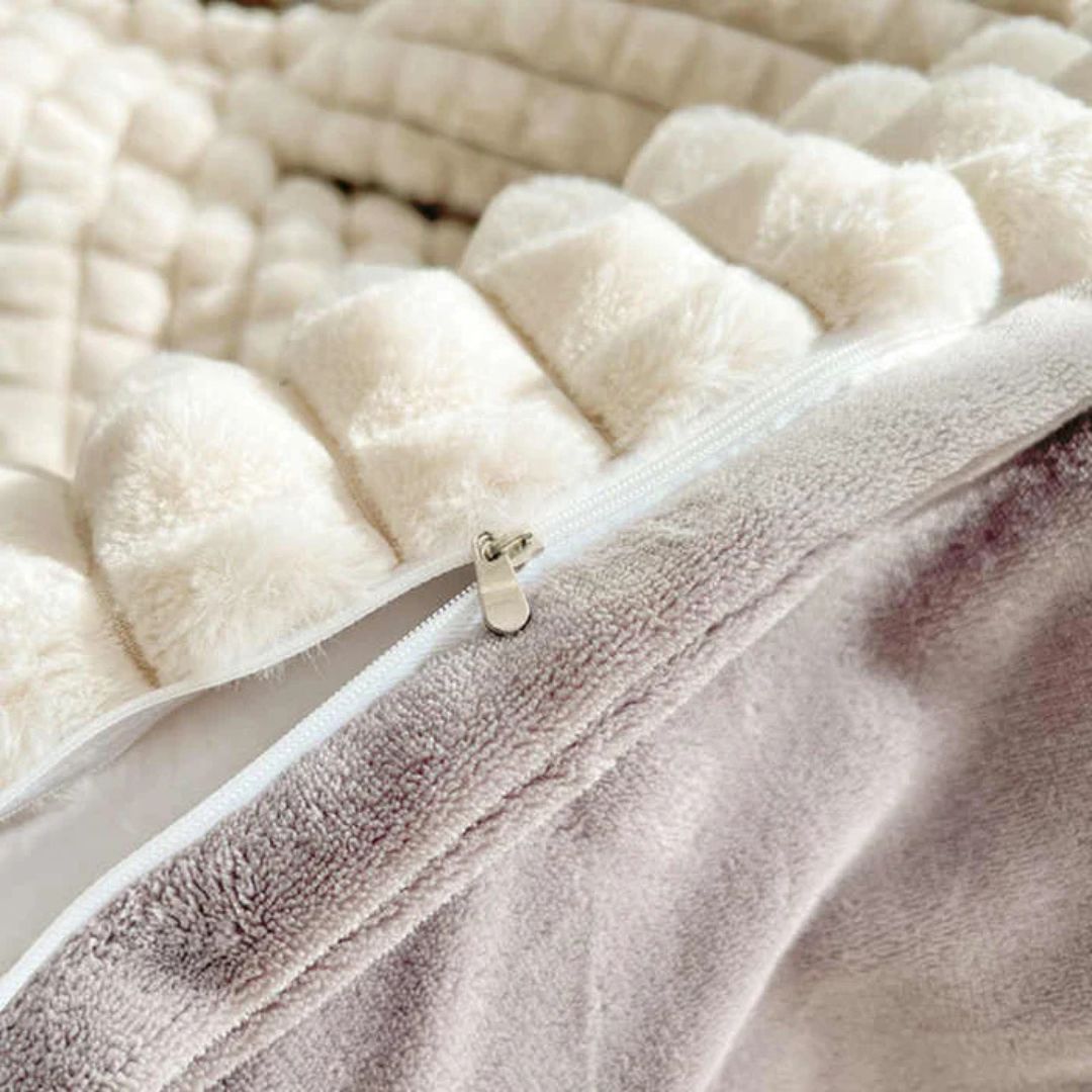 Fluffy Winter Four Piece Duvet Cover Bedding Set, Fitted Size Bedsheet with Zipper Closure Pillowcases
