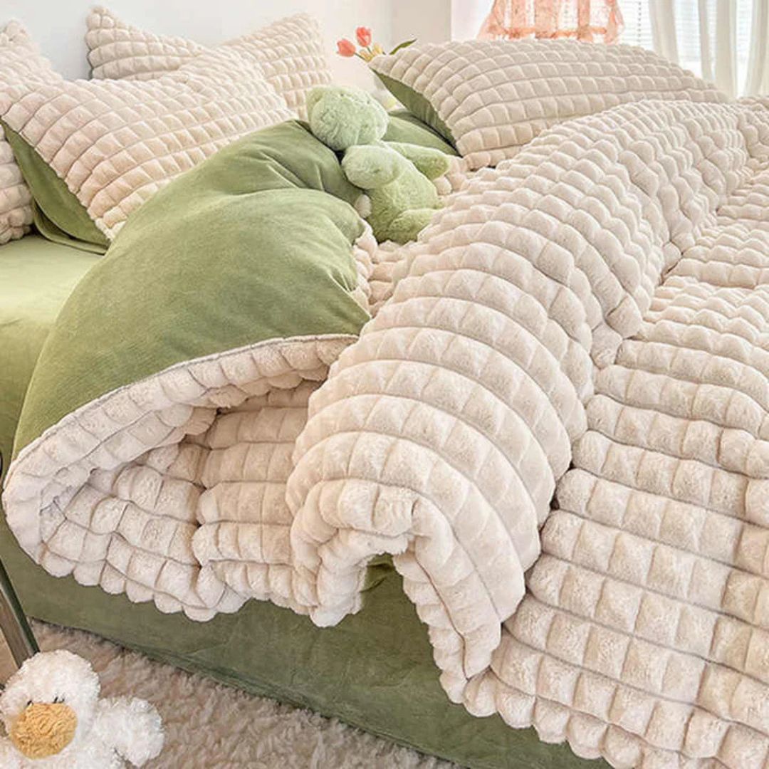 Fluffy Winter Four Piece Duvet Cover Bedding Set, Fitted Size Bedsheet with Zipper Closure Pillowcases